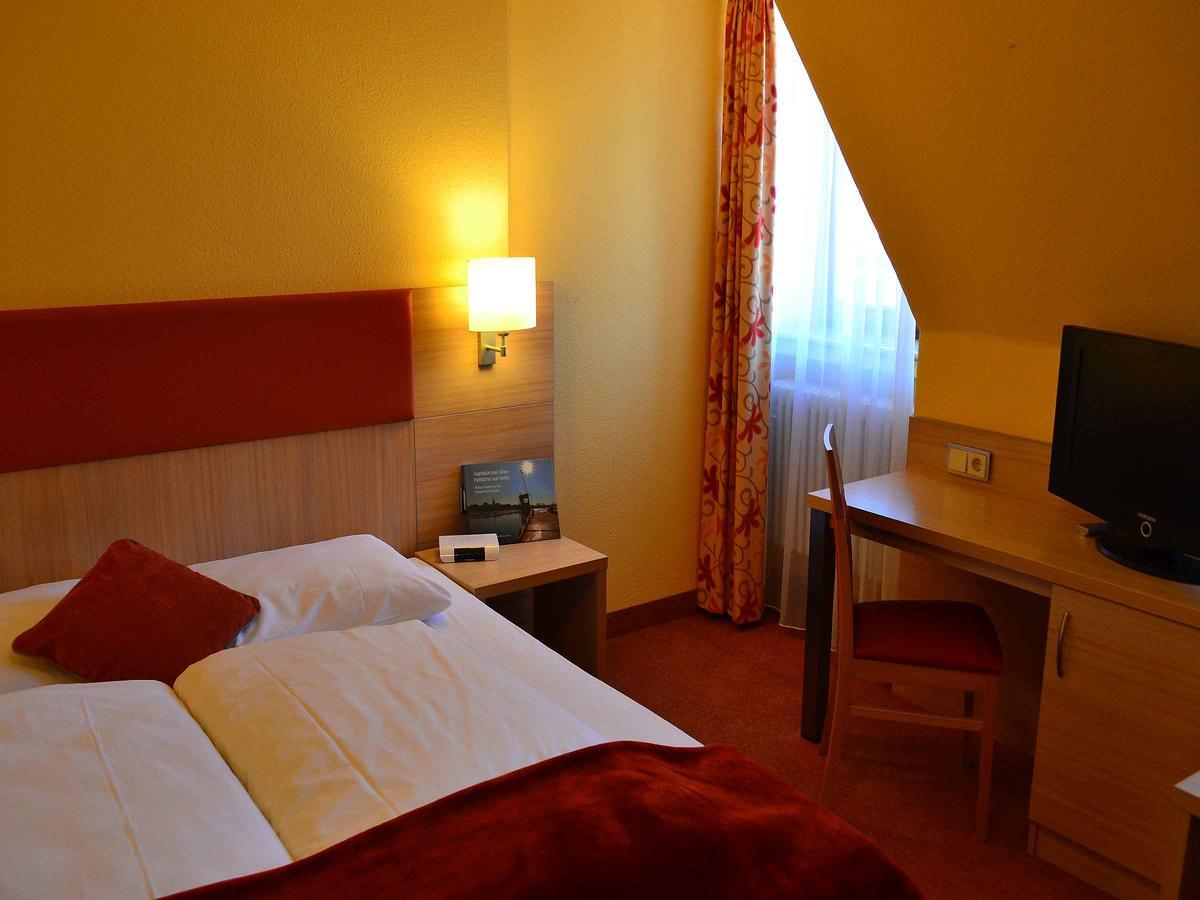 Hotel-Gasthof Rotes Ross Markt Einersheim Exterior foto