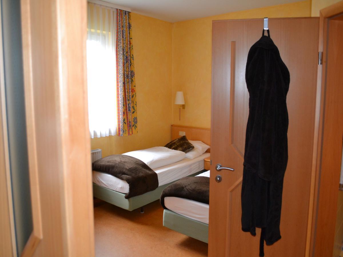 Hotel-Gasthof Rotes Ross Markt Einersheim Exterior foto