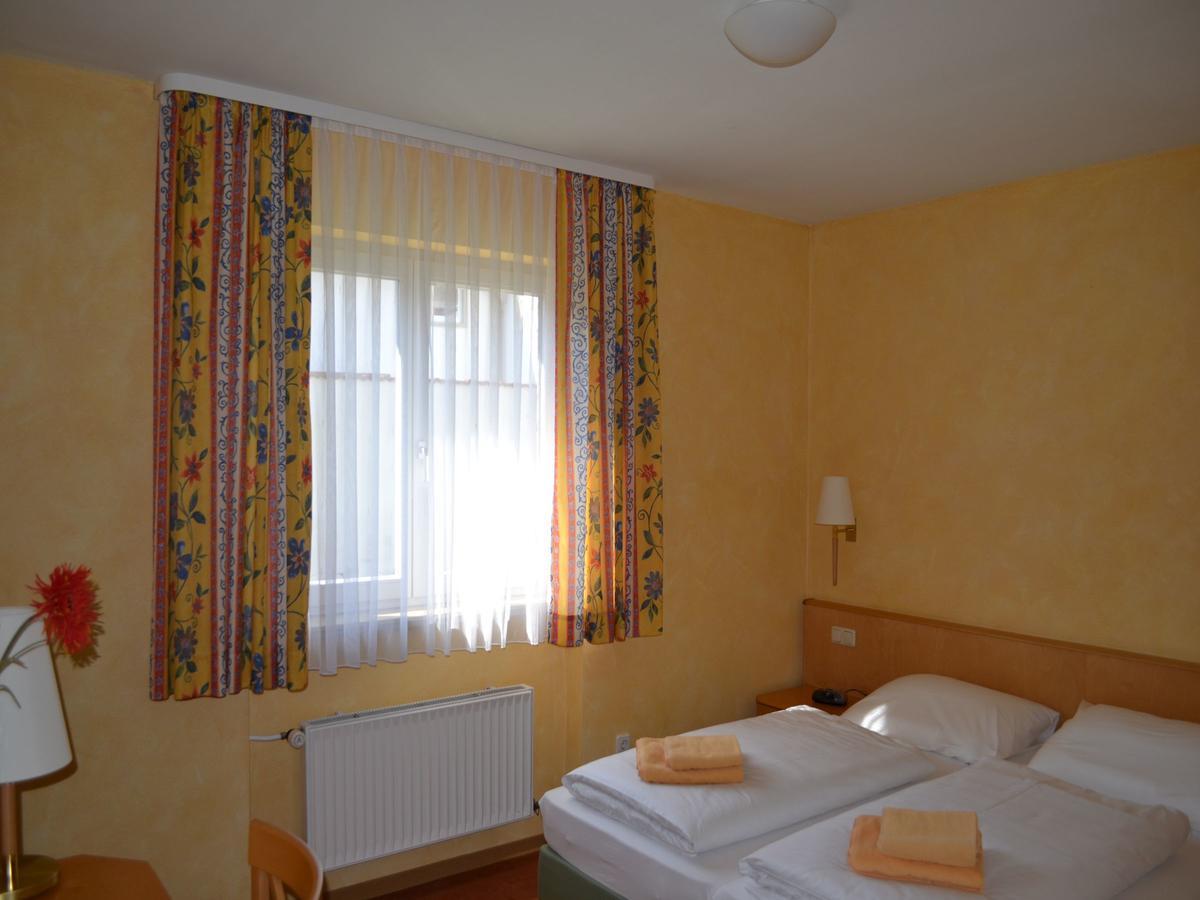 Hotel-Gasthof Rotes Ross Markt Einersheim Exterior foto