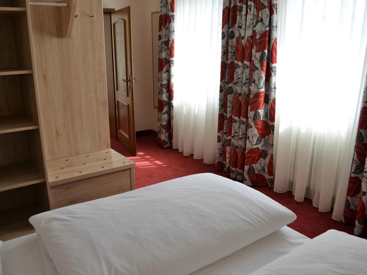 Hotel-Gasthof Rotes Ross Markt Einersheim Exterior foto